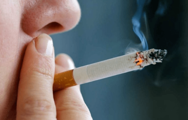 Musíte být schopni správně držet cigaretu